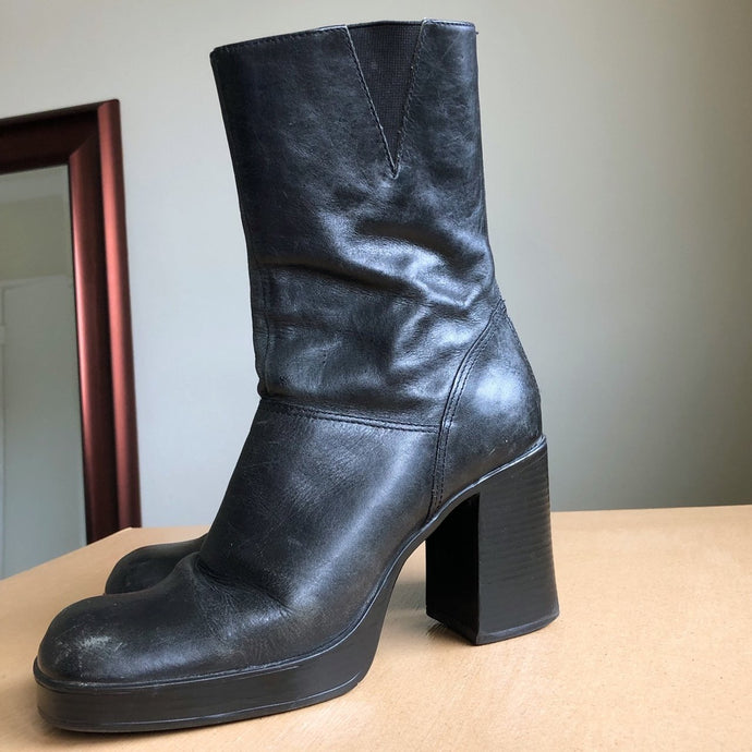 Vintage Chunky Black Boots - US 7.5